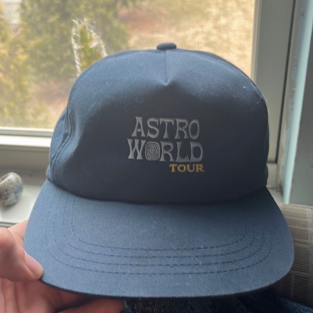 I am selling limited edition Astro world hat. Excellent condition barely used.